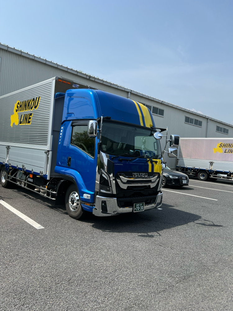 いつもの駐車場所に新型が😊