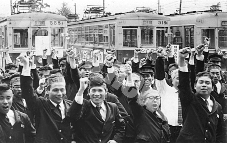 72春闘では全交運と公労協が初めて統一の交通ゼネストを行った（1972年）