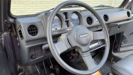 interiore del suzuki samurai del 1988, un altre mundo !