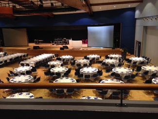 Mise en place repas d'assemblée générale en centre de congrès d'entreprises