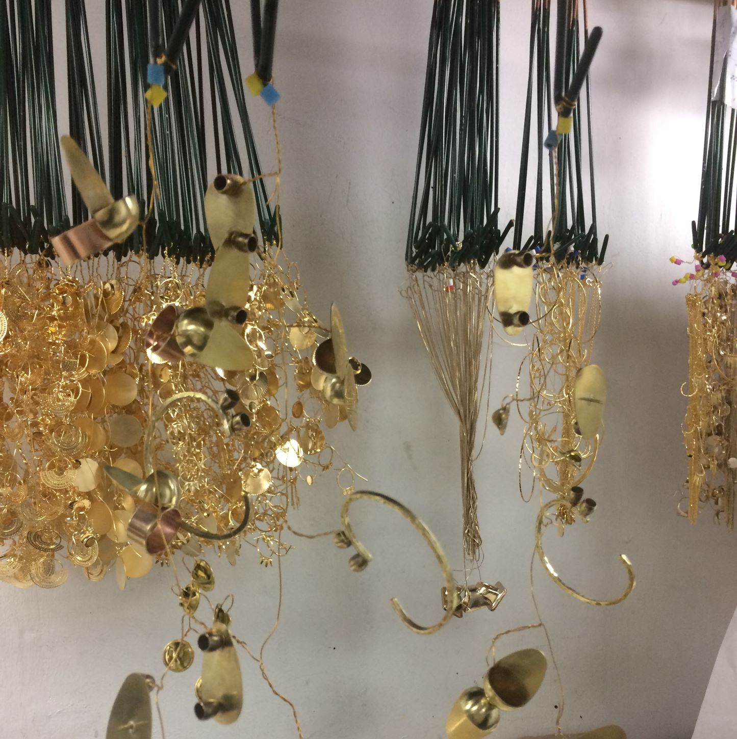Les bijoux sont maintenant recouverts d'une couche d'or fin 24 carats