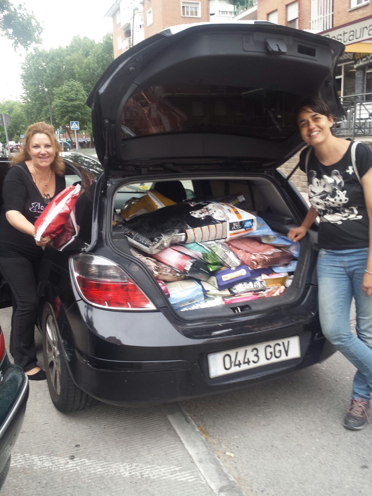 Coche cargado, Anabel y Arancha