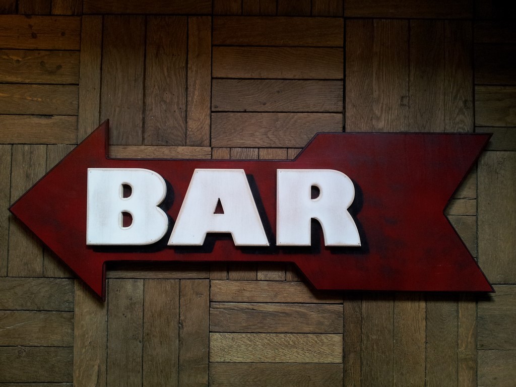 "Panneau-bar"