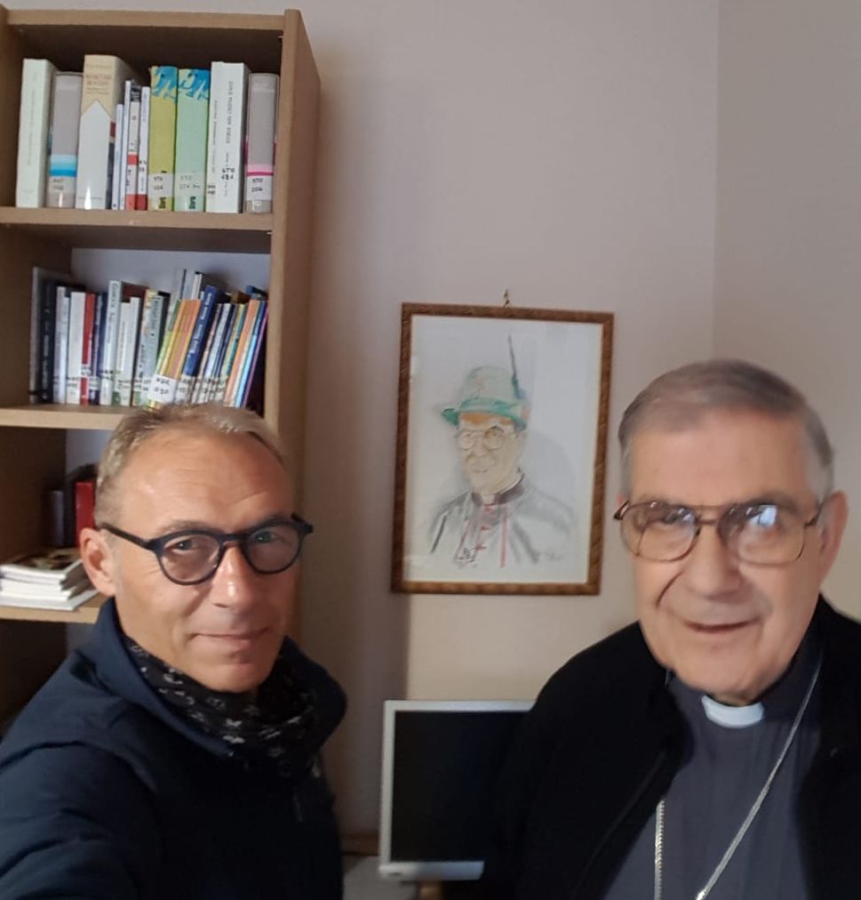 Con S.E. Francesco Ravinale Vescovo di Asti - Ritratto sullo sfondo.