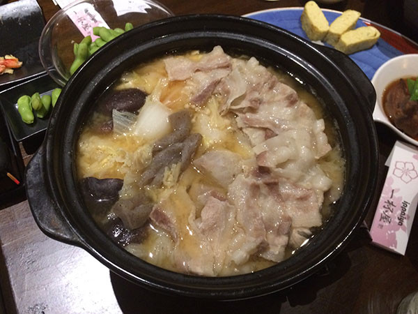 宮城県の芋煮(味噌味、豚肉)