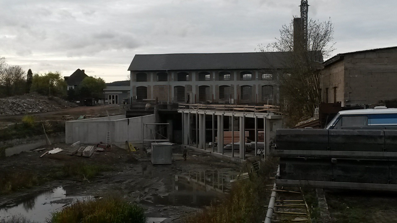 Blick auf die neue Anlage, die noch im Trocenen liegt.
