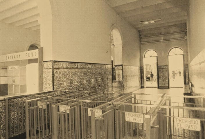 Interior de l'estació de Santa Mónica de Valéncia.
