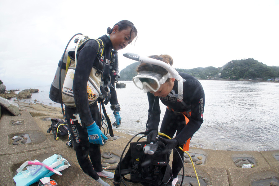 一緒に器材をセッティングします。なかなか覚えるのは大変ですよね！（笑）