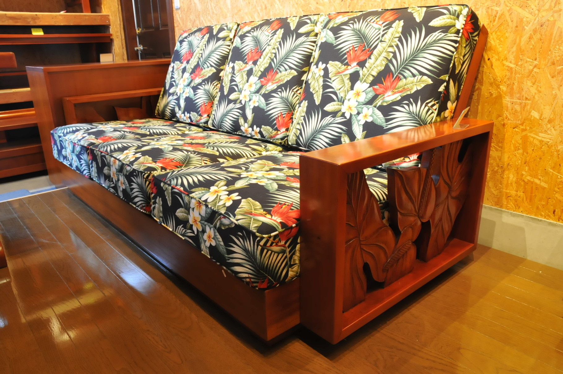 Royal carving sofa three-seat - 一宮町不動産販売・ハワイアン Royal carving sofa three-seat - 一宮町不動産販売・ハワイアン