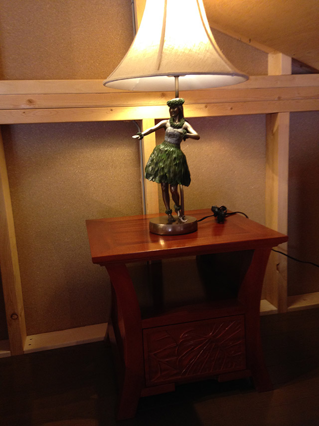 Hawaiian Carving Lamp Table