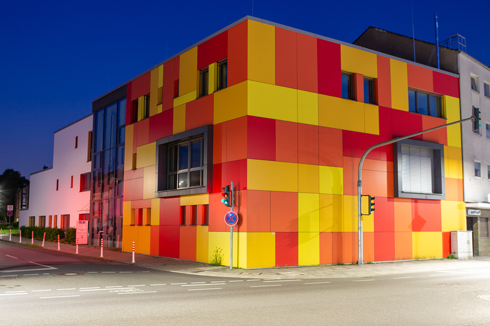 Günter - Haus in Gelb Rot