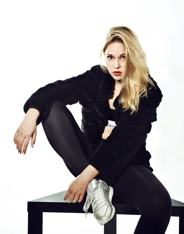 carolin heuser, carolin heiming, fotoshooting, photoshooting, girl, bikini, fotoshooting, carolin heiming, rees, studio, studiofotografie, blitzlicht, flashlight, woman, lady, frau, fashion