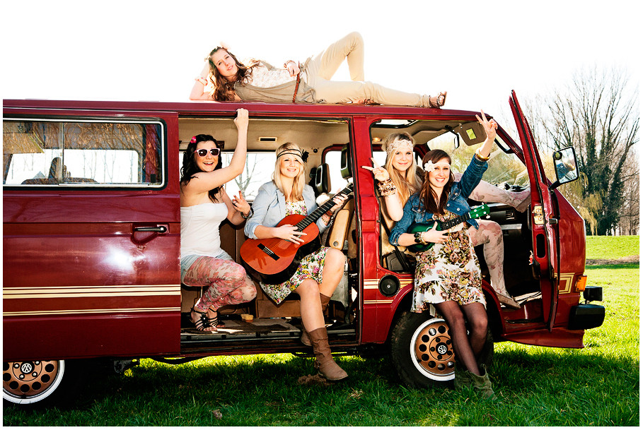 sun, vw bus, T5 fotoshooting, bulli, mädchen, girls, retro look, guitar, gitarre, summer of love, friends, bulli love, 