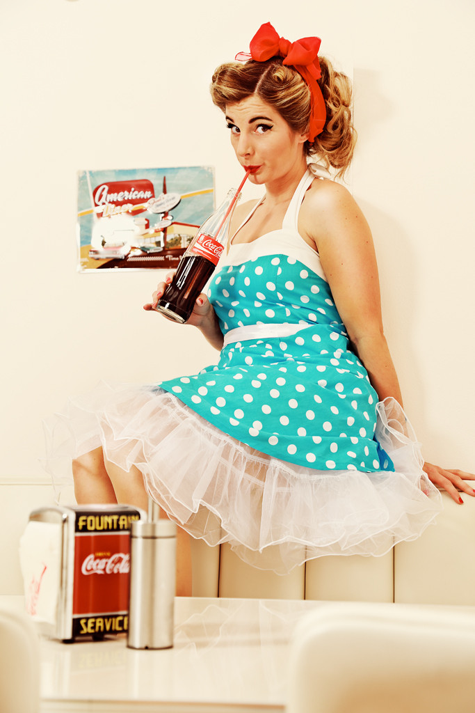 carolin heuser, carolin heiming, fotoshooting, photoshooting, girl,  fotoshooting, carolin heiming, rees, studio, studiofotografie, blitzlicht, flashlight, woman, lady, frau, fashion, pin up, pin up fotografie, 50ies, 50er jahre, retro