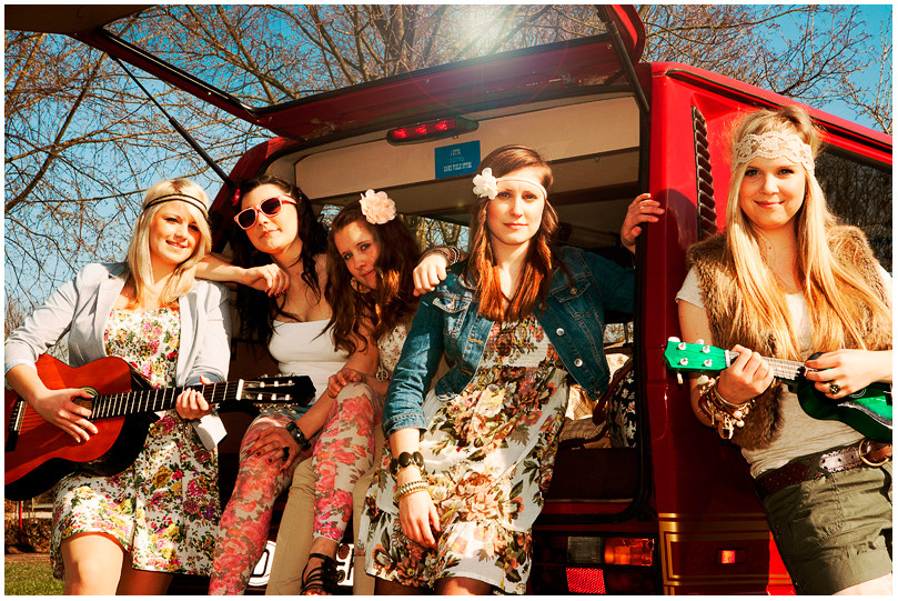 sun, vw bus, T5 fotoshooting, bulli, mädchen, girls, retro look, guitar, gitarre, summer of love, friends, bulli love, 