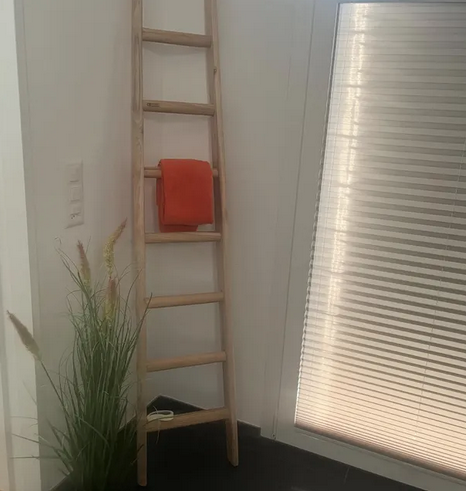 Servizio super e qualità eccellente della scala in legno fornita da Ellecuorea. Ordinerei di nuovo da Ellecuorea in qualsiasi momento - Jacqueline