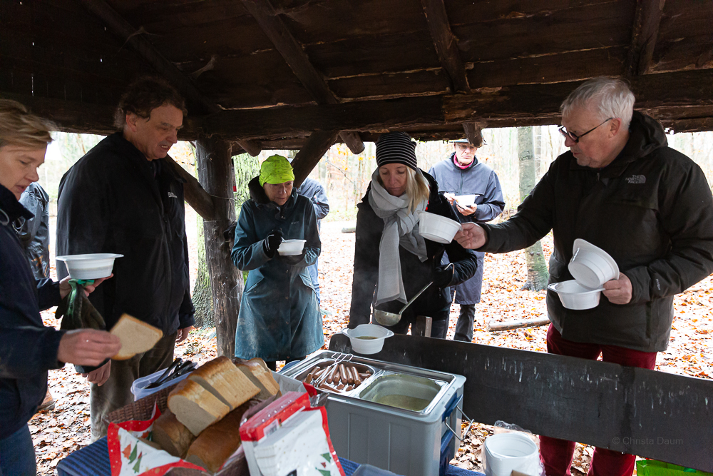 Darmstädter Lauf-Treff Ökologische Aufforstung Waldrand Neubaugebiet Ludwigshöhviertel am 7.12.2024 Darmstadt, Foto: Christa Daum