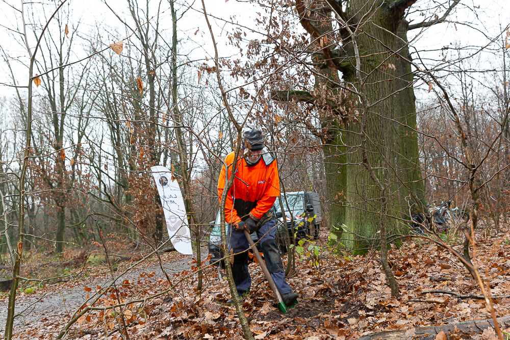 Darmstädter Lauf-Treff Ökologische Aufforstung Waldrand Neubaugebiet Ludwigshöhviertel am 7.12.2024 Darmstadt, Foto: Christa Daum