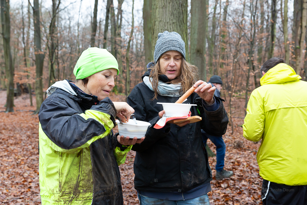 Darmstädter Lauf-Treff Ökologische Aufforstung Waldrand Neubaugebiet Ludwigshöhviertel am 7.12.2024 Darmstadt, Foto: Christa Daum