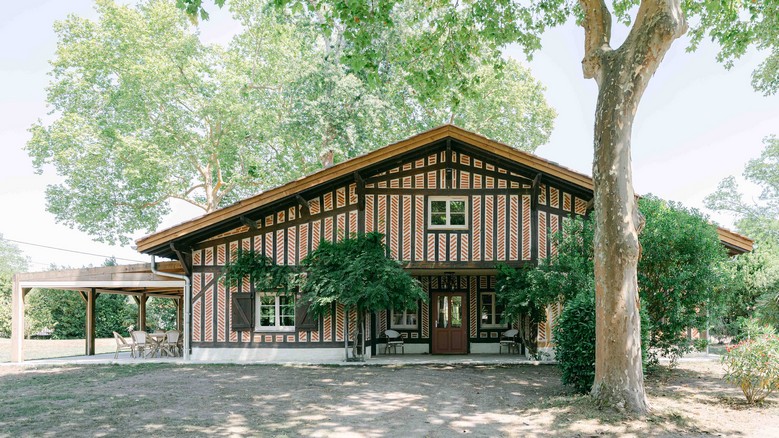 Façade de la Maison Landaise du Château Belle Époque, espace dédié aux séminaires, réunions et formations dans les Landes.