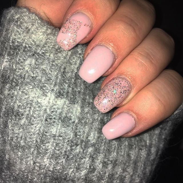 Sommerliches Nageldesign bei Bella's Beauty Dortmund