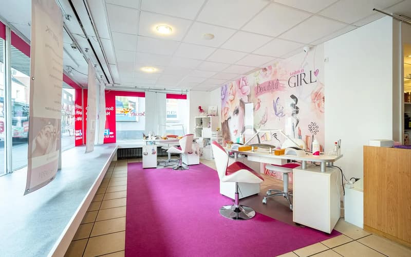 Gemütlicher Empfangsbereich von Bella's Beauty in Dortmund