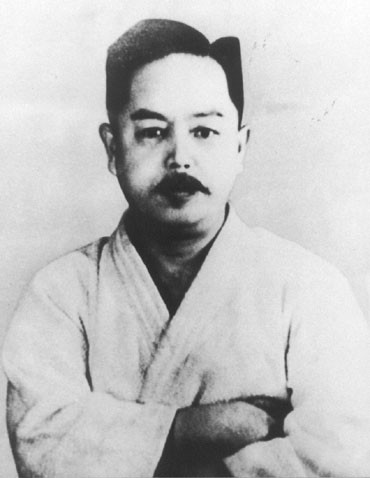 Kenwa MABUNI    (Fundador Shito-Ryu Karate-Do)
