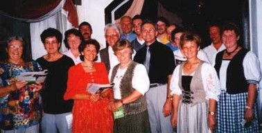Zur Erinnerung: 1998 bestand der Chor aus 17 Mitgliedern - Leitung Anton Galli