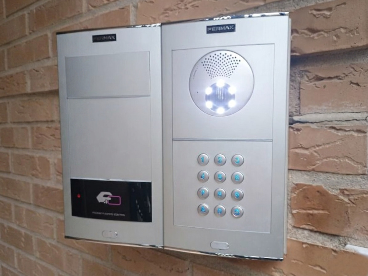 Fermax Tavernes Blanques: nueva instalación Skyline en la calle Campoamor