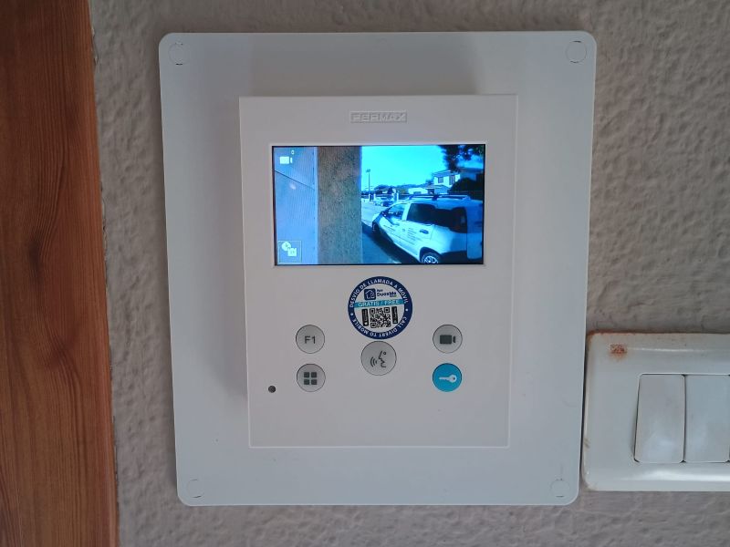 Nuevo monitor VEO-XS WiFi instalado por Electro BB Fermax Valencia en Porta Coeli