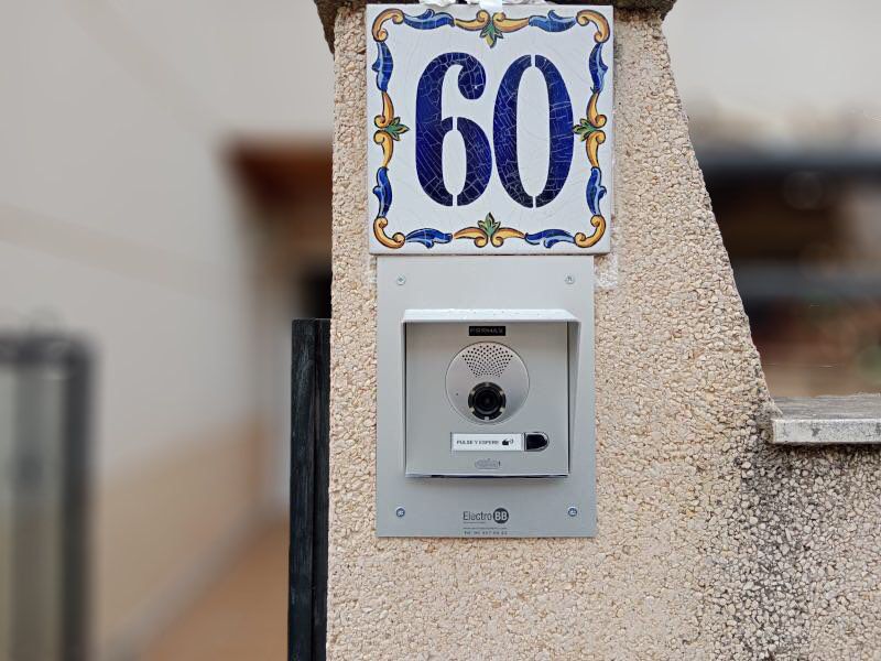 Actualizamos portero Auta por videportero Fermax en Alaquàs