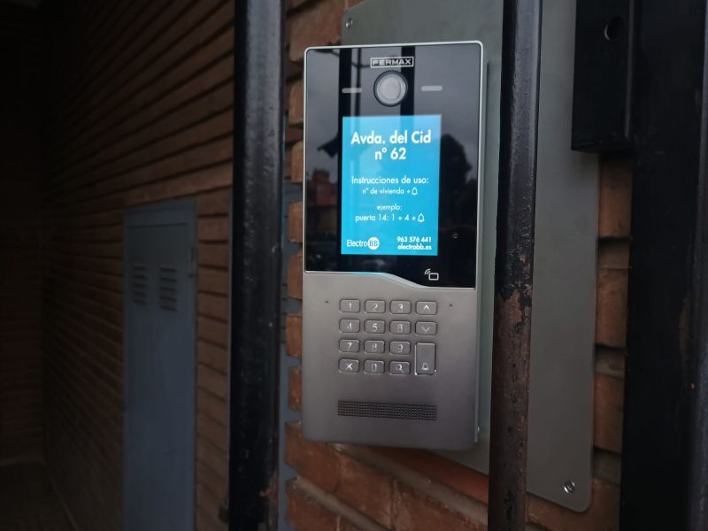 Instalación de Videoporteros Fermax en Avda. del Cid
