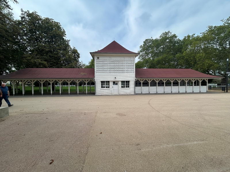 Die Meldestelle wird im historischen Wettpavillion sein.