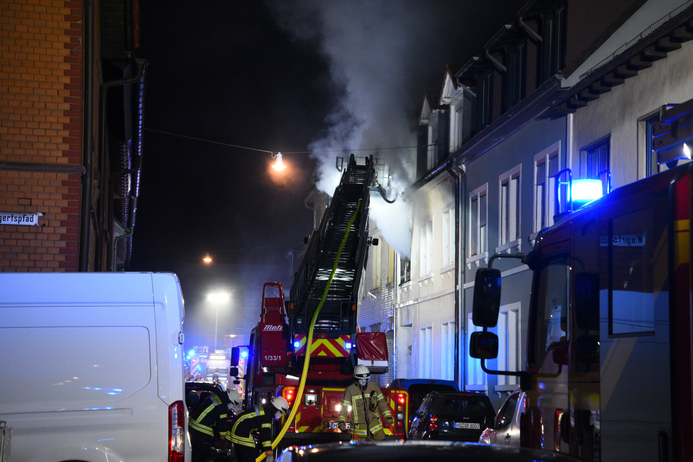 Heidelberg-Kirchheim: Brand in einem Mehrfamilienhaus