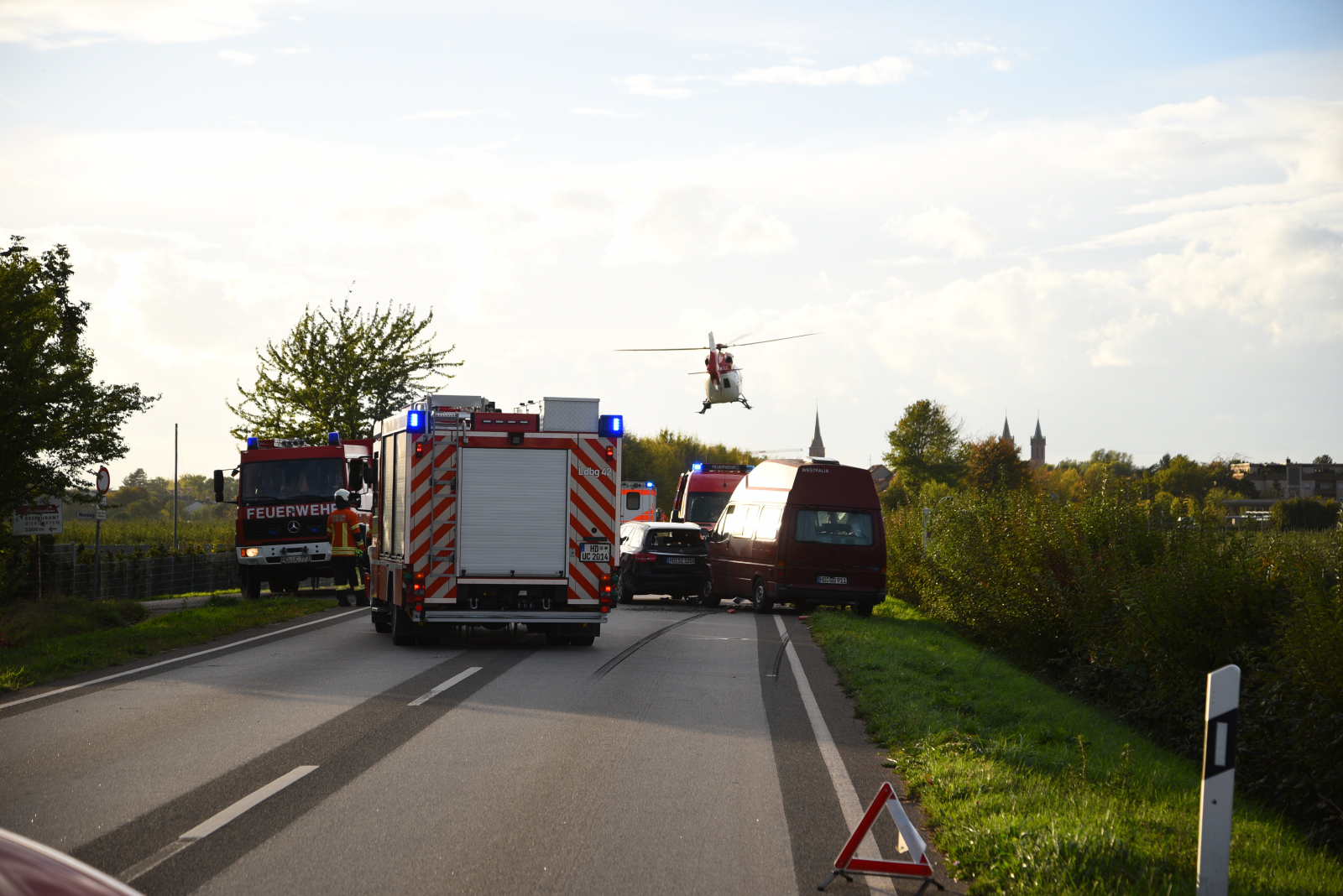 Rettungshubschrauber im Einsatz - Autofahrerin bei Auffahrunfall schwer verletzt