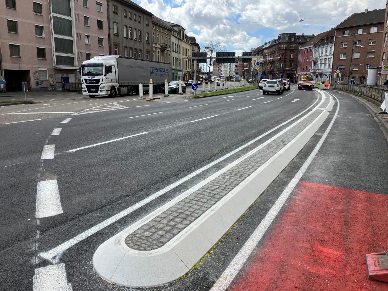 „Protected Bike Lane“ auf dem Luisenring