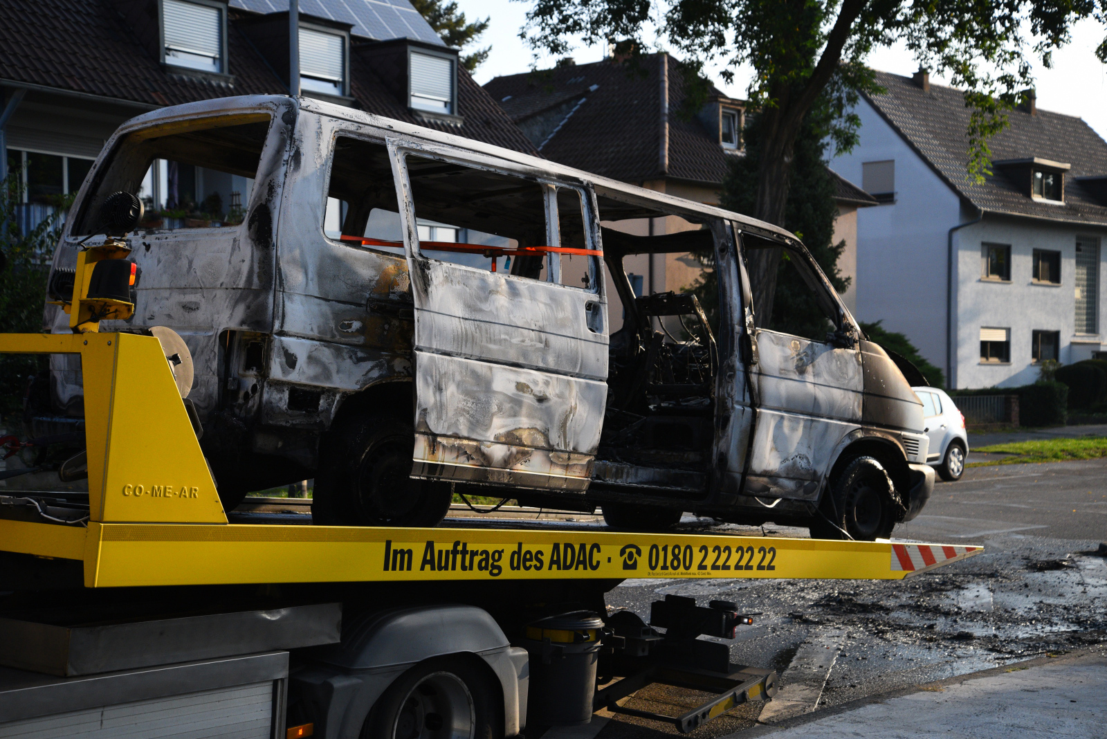 Mannheim-Feudenheim: Auto total ausgebrannt