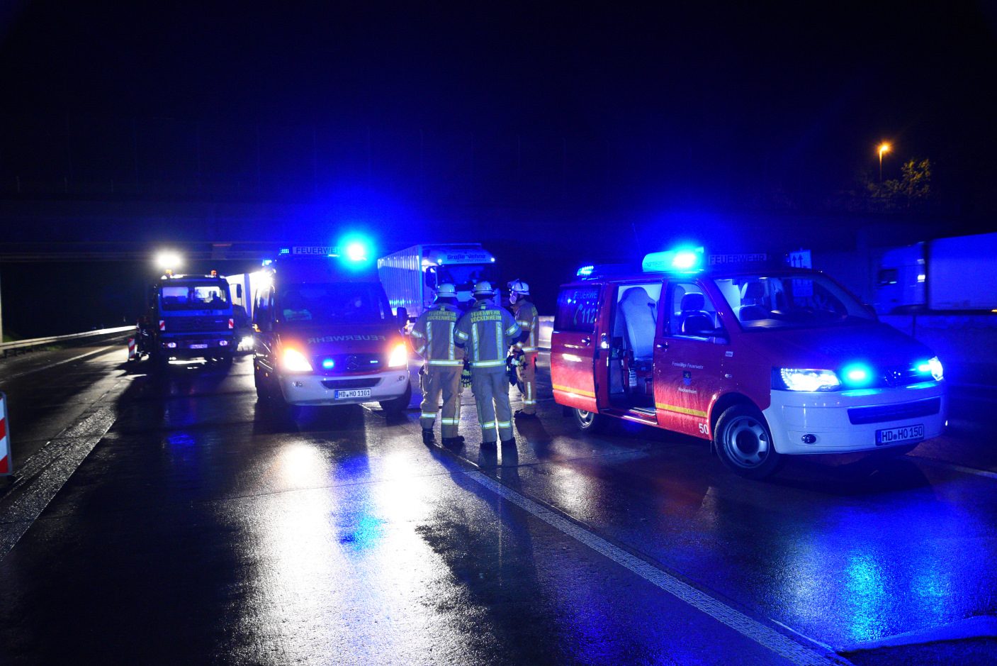 Hockenheim: Lkw fährt in Sperrwand einer Nachtbaustelle auf der A6