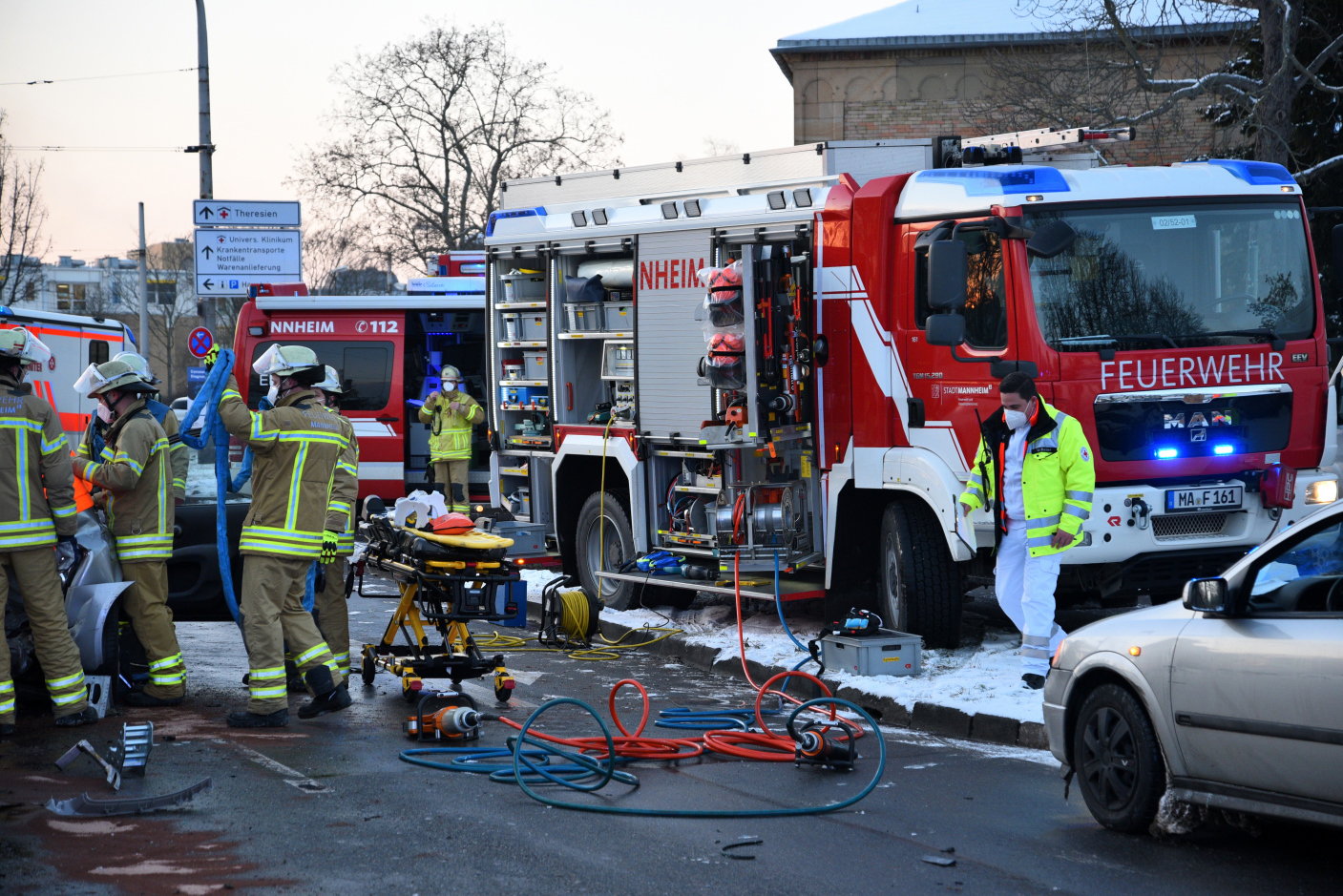 Mannheim: Unfall mit fünf Verletzten - Verursacher flüchtet und leistet Widerstand bei Festnahme