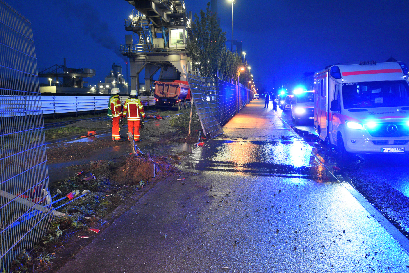 Mannheim: Sattelzugfahrer nach Unfall am Großkraftwerk in Klinik verstorben - Zeugen gesucht