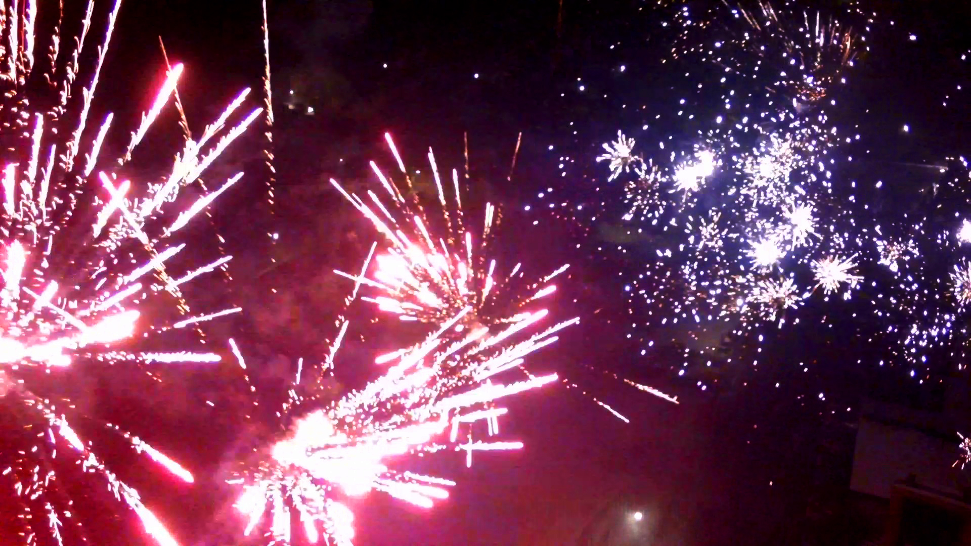 Zoll warnt vor Gefahren bei Silvesterfeuerwerk - Schon beim Kauf auf Sicherheit achten