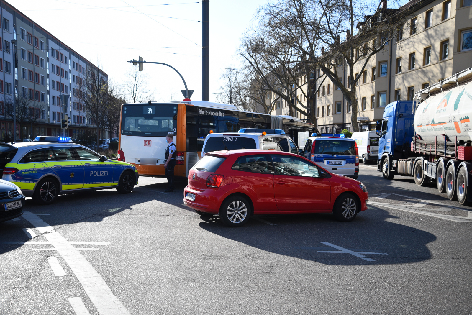 Heidelberg: Unfall mit Beteiligung eines Linienbusses - zwei Fahrgäste leicht verletzt