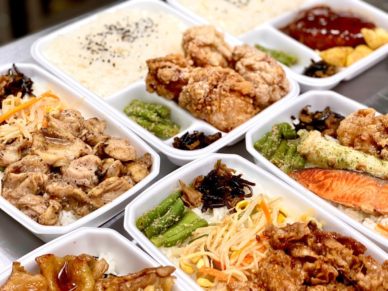 HACHINANA KITCHEN.