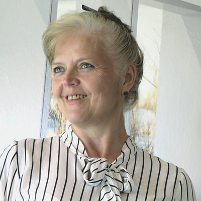 Passfoto von Karina Abrolatis