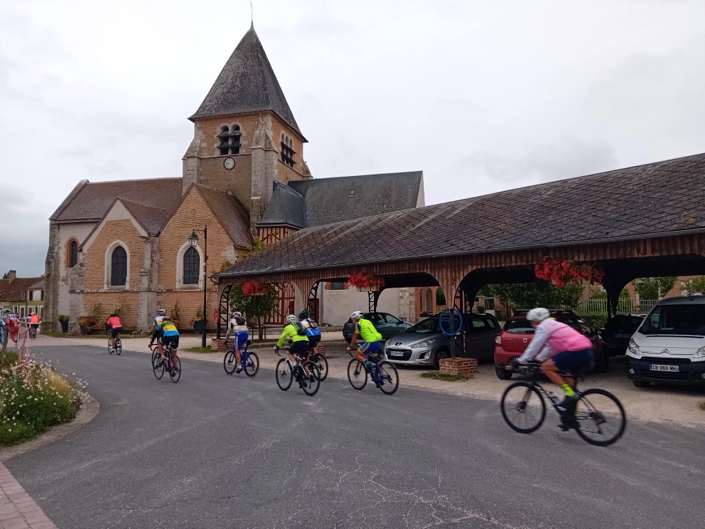 Sennely en sologne : l'église et la halle