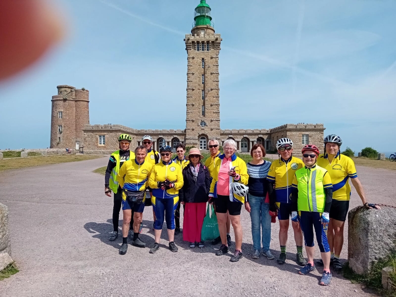 Devant le phare du cap Fréhel