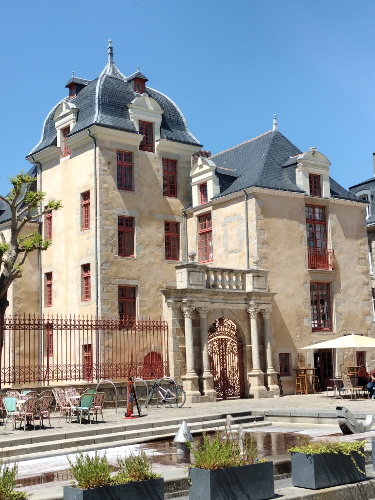 Le Croisic l'hotel l'aiguillon