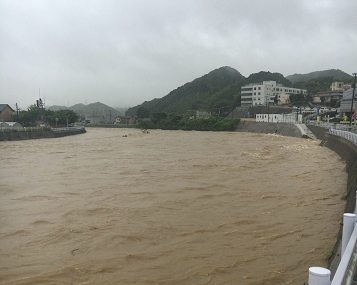 2018年7月6日(金)12時頃の紫川 蒲生地点