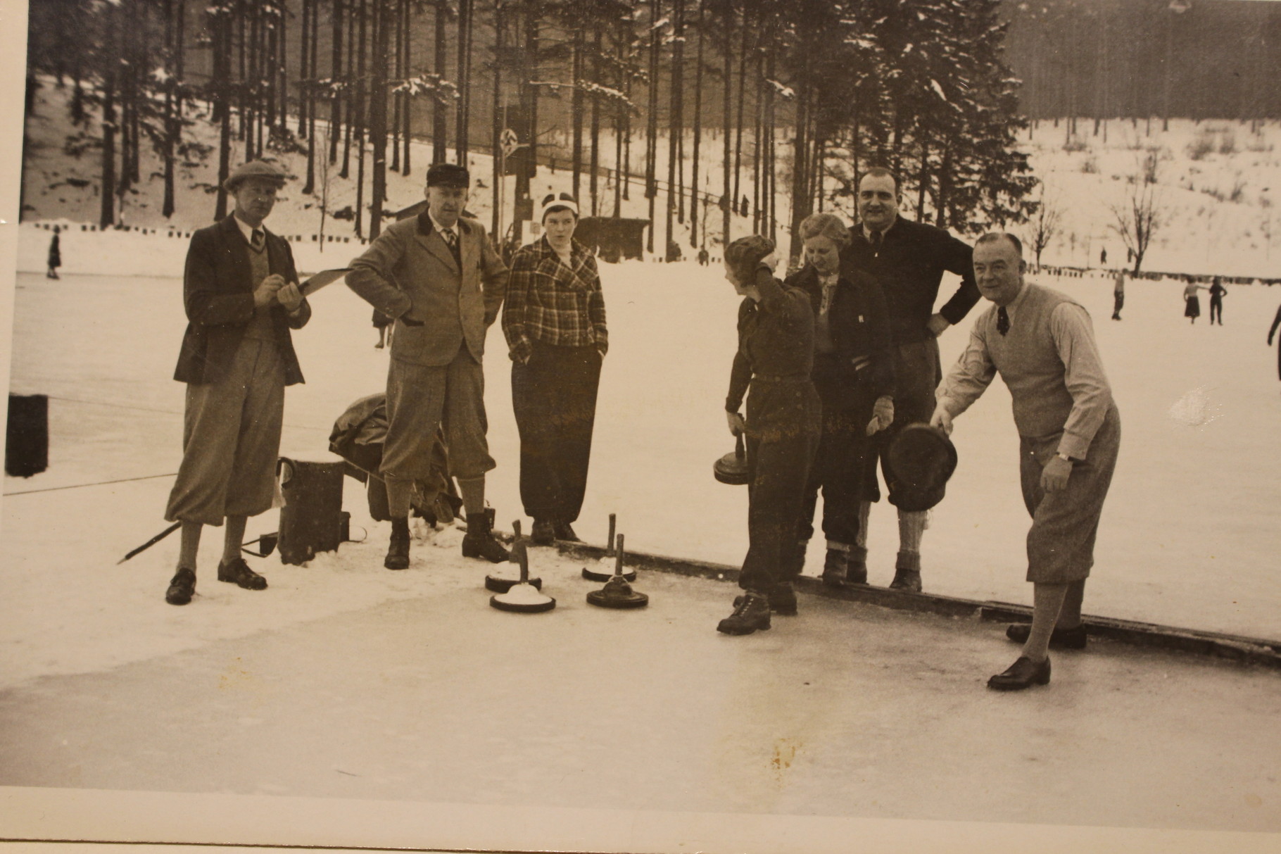 Eisstockschießen auf dem Kurparkteich, 1934