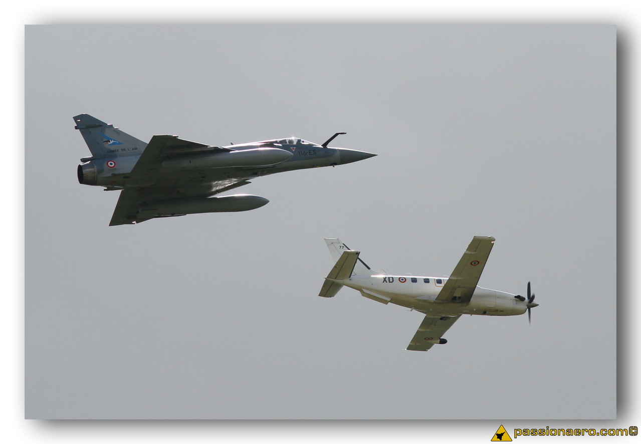 Mirage 2000-5 et TBM-700